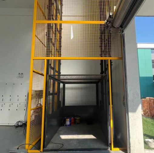 崇仁导轨式升降机助力物流园破解运输难题